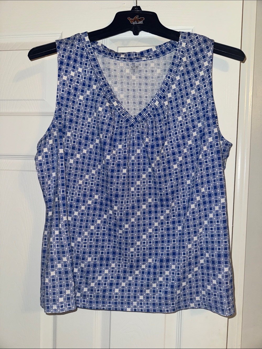 Apt. 9 Women's Sleeveless V-Neck Top (Fits like XL)